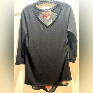 Le Lis Black Long Sleeve V-Neck Top